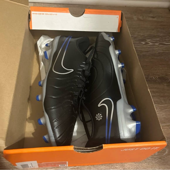Men’s Nike Tiempo Legend 10 Club multi ground cleats 11 gently used main image 9